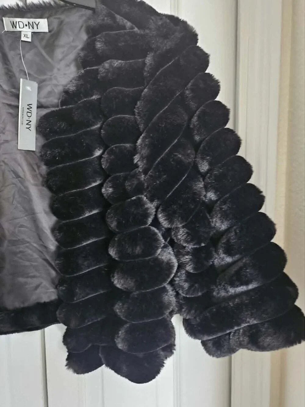 WD.NY Women’s XL Black Faux Fur Cropped Jacket 3/4 Sleeve Plush Bolero NWT.
